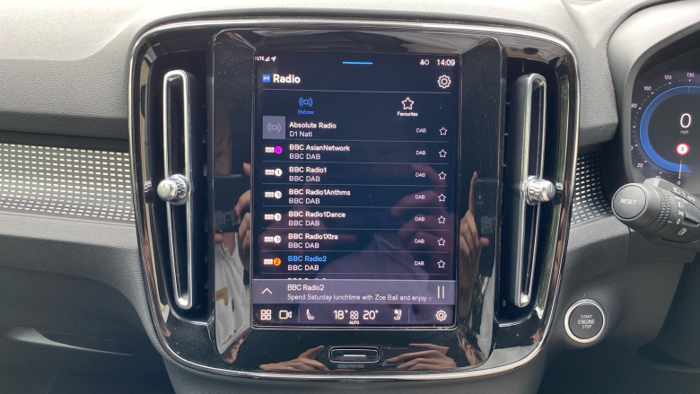 Volvo XC40 2.0 B3P Plus Dark 5dr Auto Petrol Estate